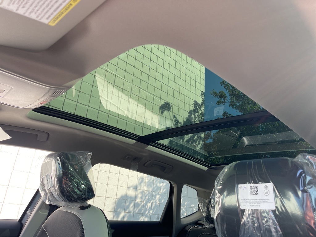 2025 Volkswagen Taos SE photo 5