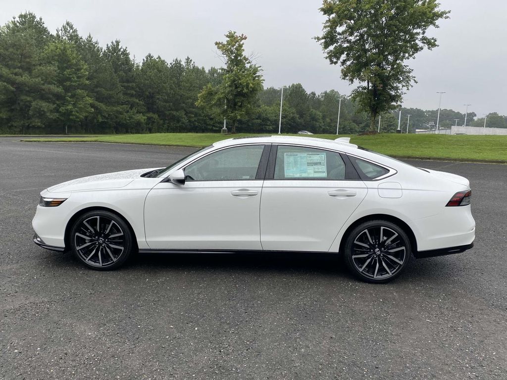 2025 Honda Accord Hybrid Touring photo 4