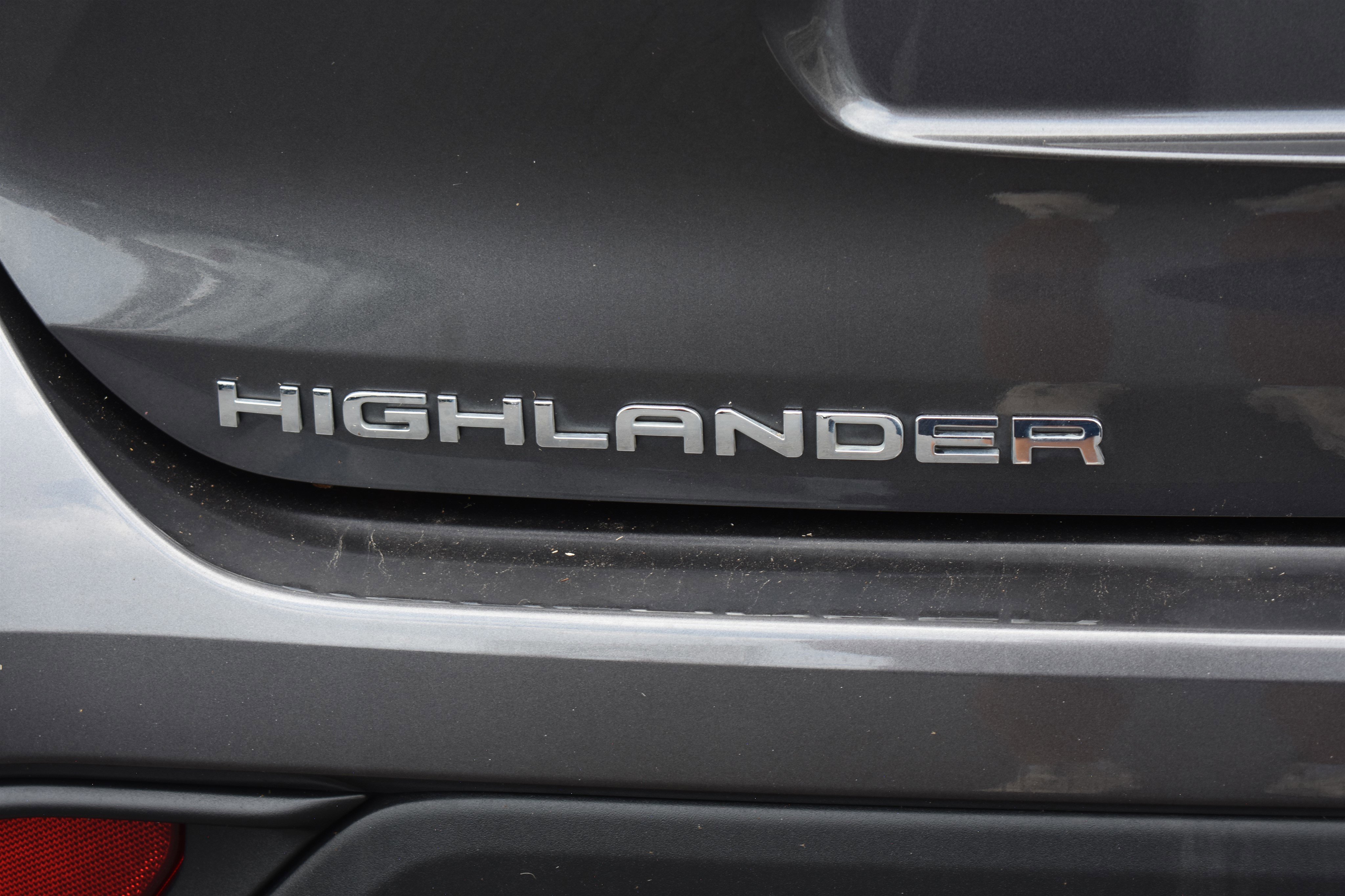 2023 Toyota Highlander L photo 3
