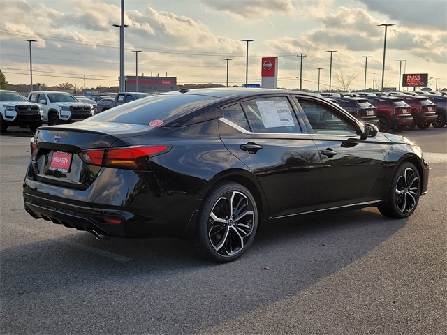 2025 Nissan Altima SR photo 3