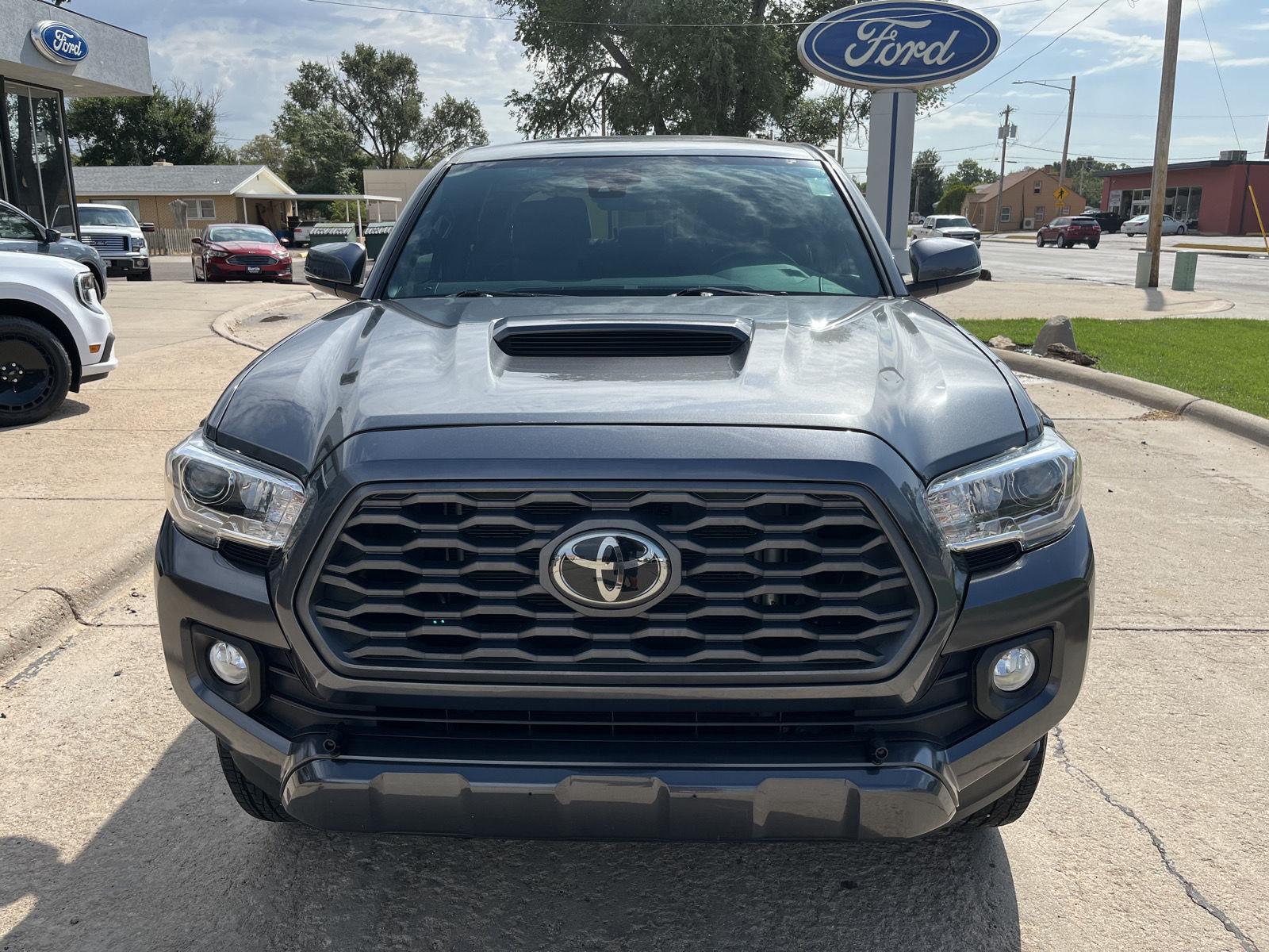 2021 Toyota Tacoma TRD photo 3