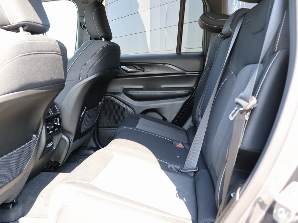 2025 Jeep Grand Cherokee Laredo X photo 17
