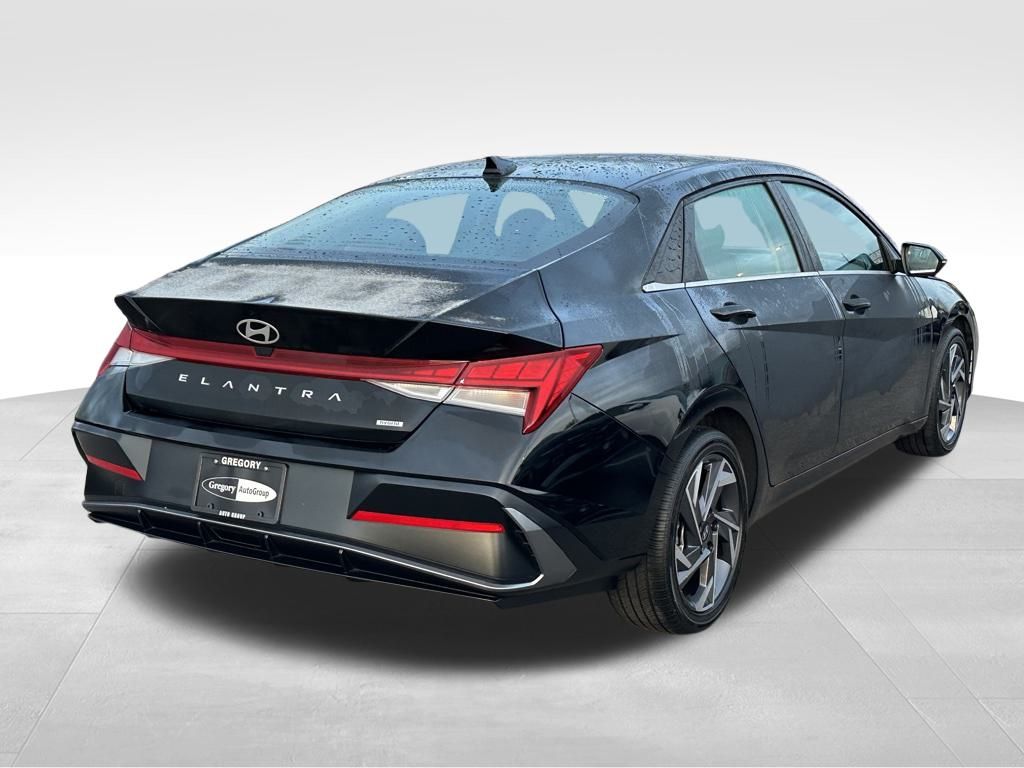 2025 Hyundai Elantra Hybrid Limited photo 4