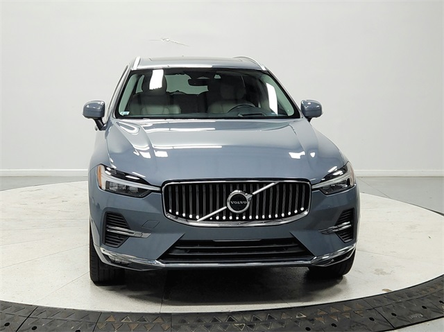 2022 Volvo XC60 B5 Inscription photo 2