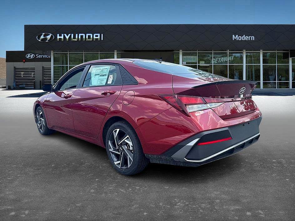 2025 Hyundai Elantra SEL Sport photo 4