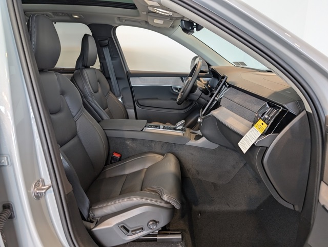 2026 Volvo XC90 Plus photo 28