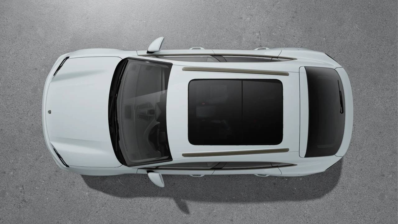 2025 Porsche Macan Electric Turbo photo 3