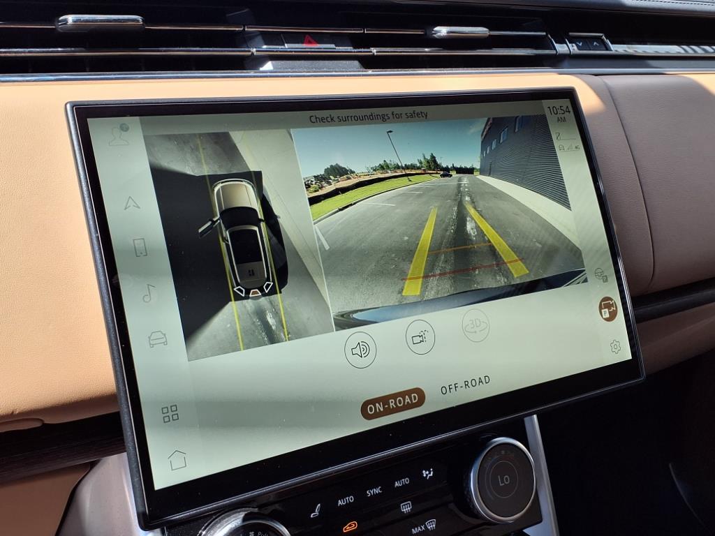 2023 Land Rover Range Rover SE photo 9