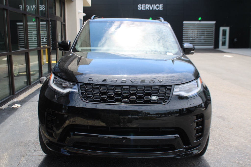 2024 Land Rover Discovery SE photo 2