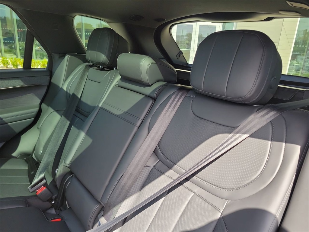2025 Land Rover Range Rover Sport SE photo 13