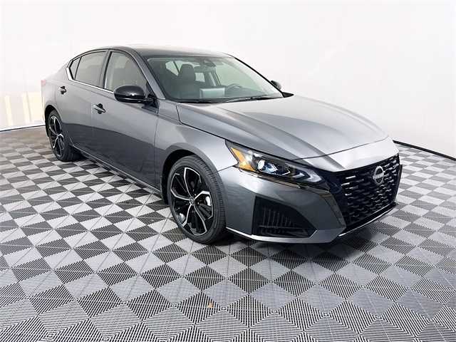 2025 Nissan Altima SR's photo