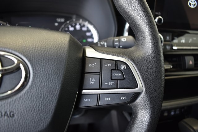2024 Toyota Highlander LE photo 18
