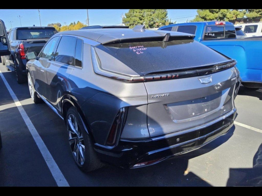 2023 Cadillac Lyriq Luxury photo 3