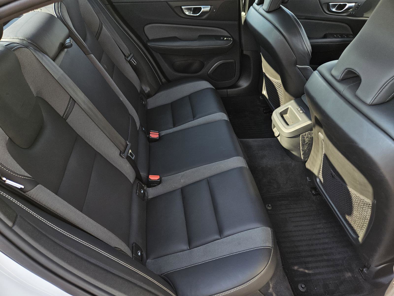 2024 Volvo S60 B5 AWD Plus Black Edition photo 33