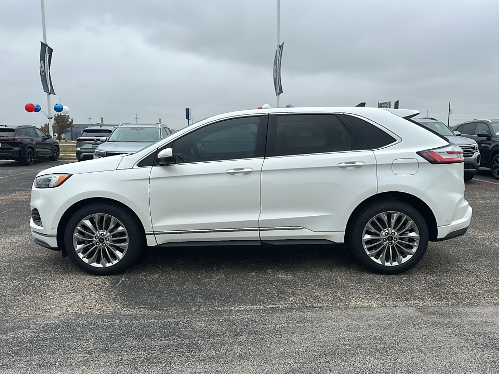2020 Ford Edge Titanium photo 4