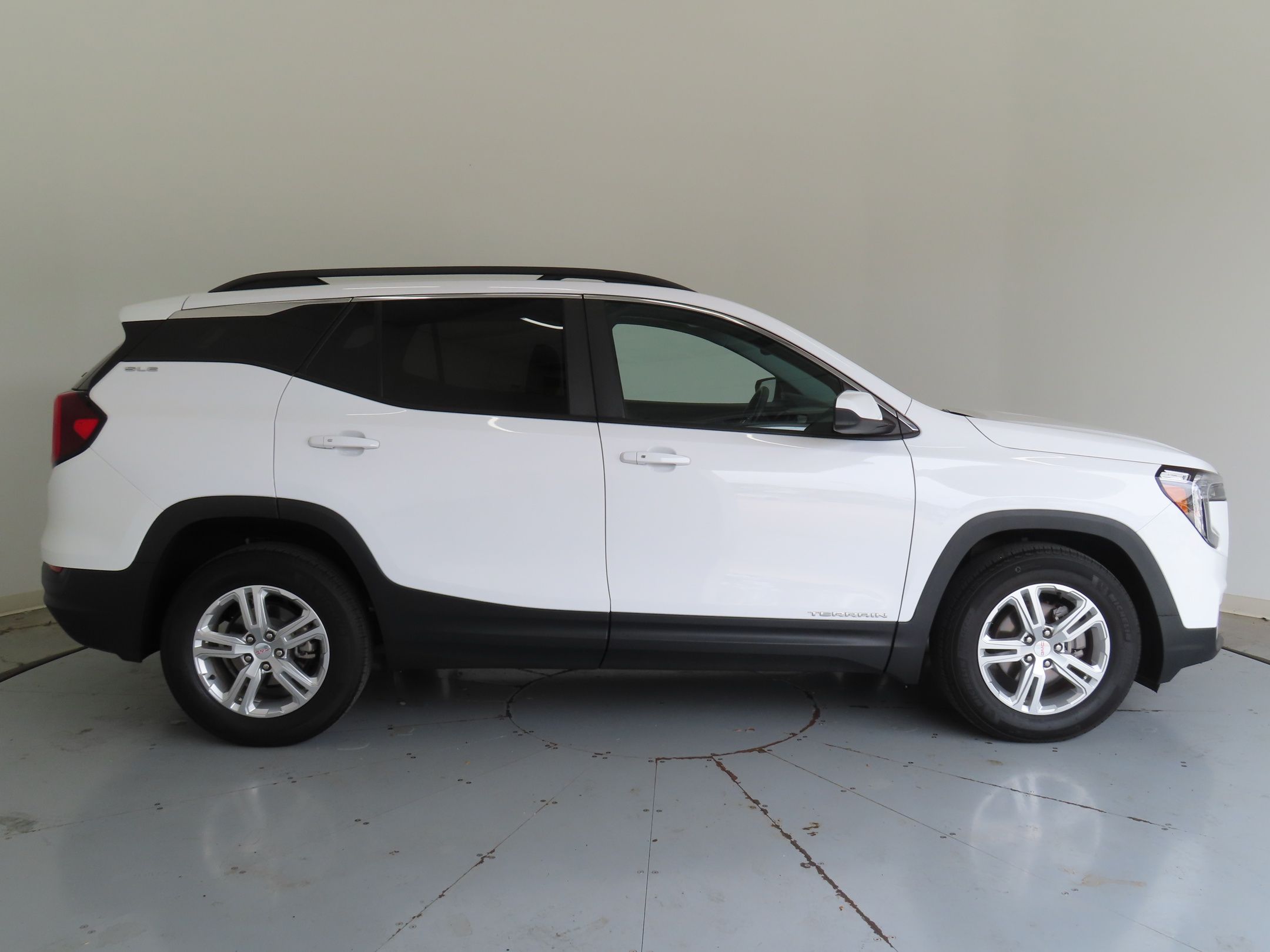 2022 Gmc Terrain SLE photo 2