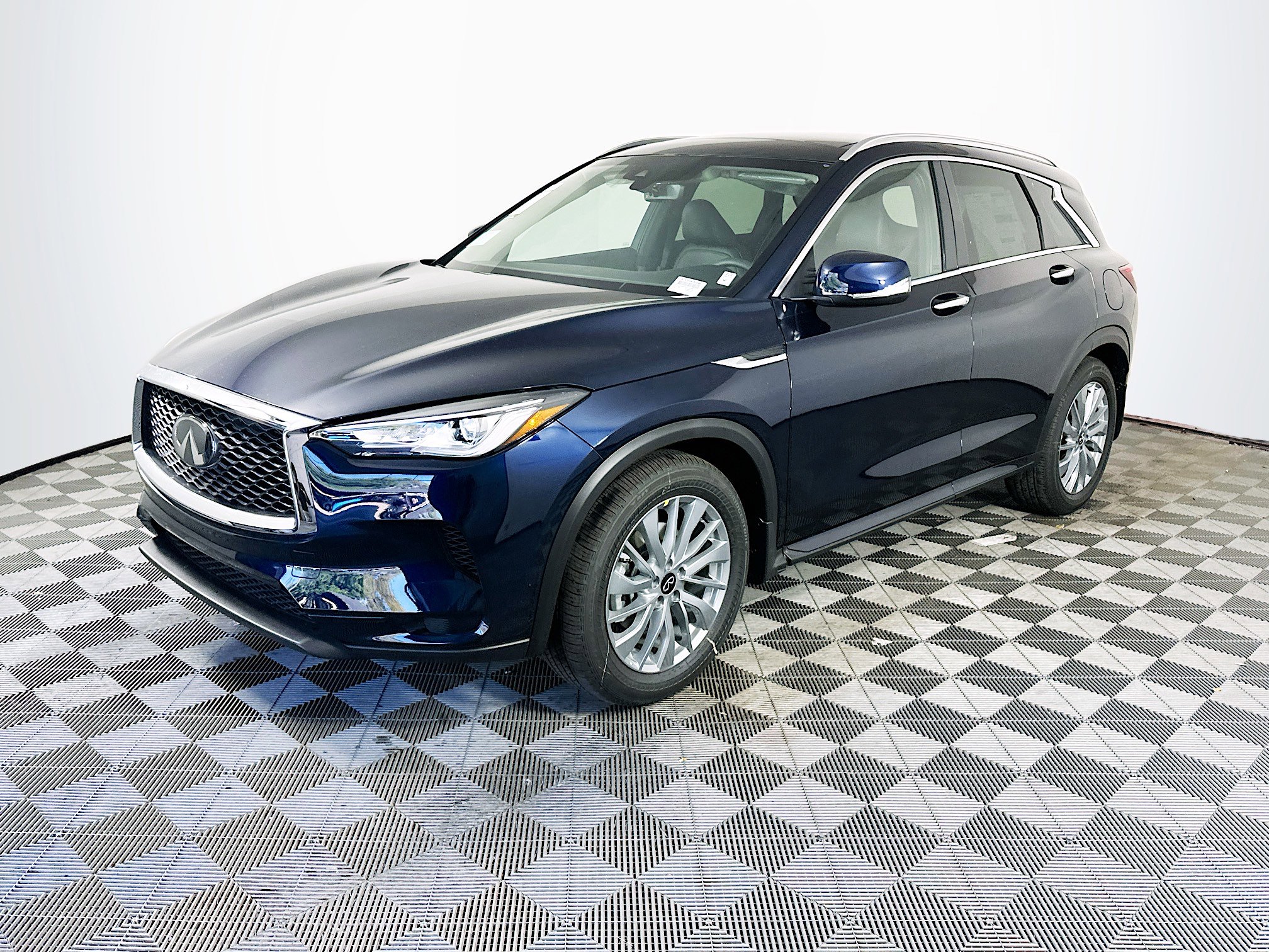 2025 Infiniti QX50 Luxe AWD photo 3