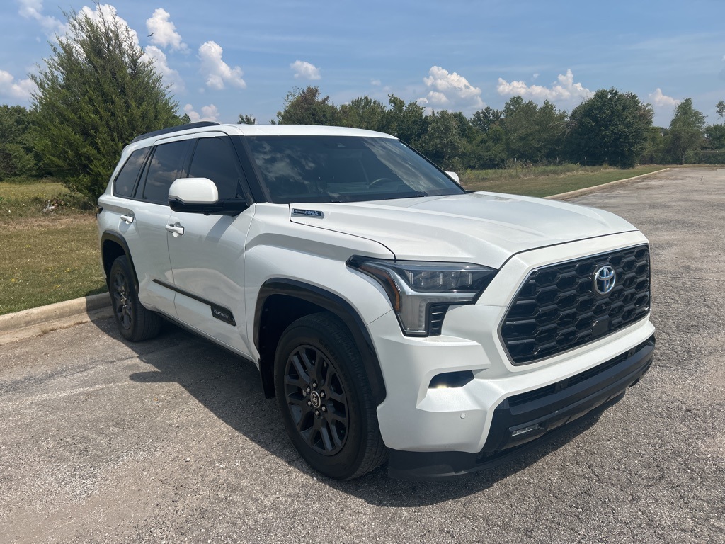 2023 Toyota Sequoia photo 2