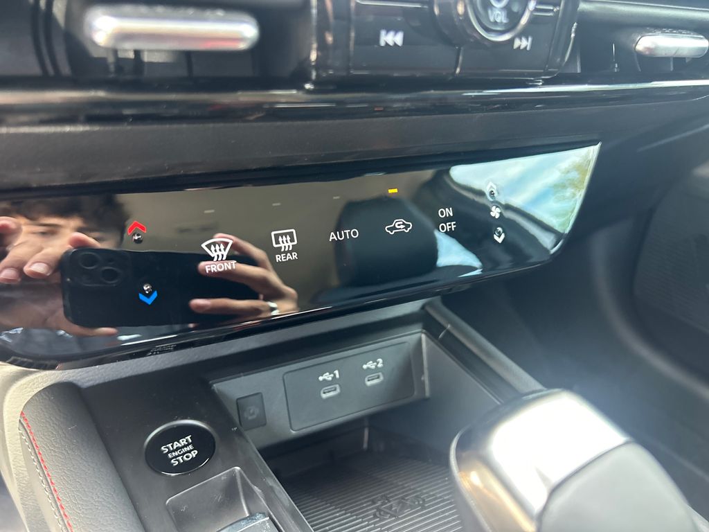 2026 Nissan Kicks SR photo 28
