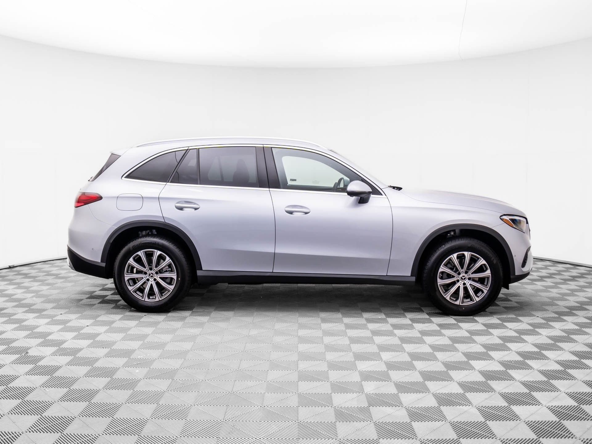 2026 Mercedes Benz GLC 300 4MATIC photo 4