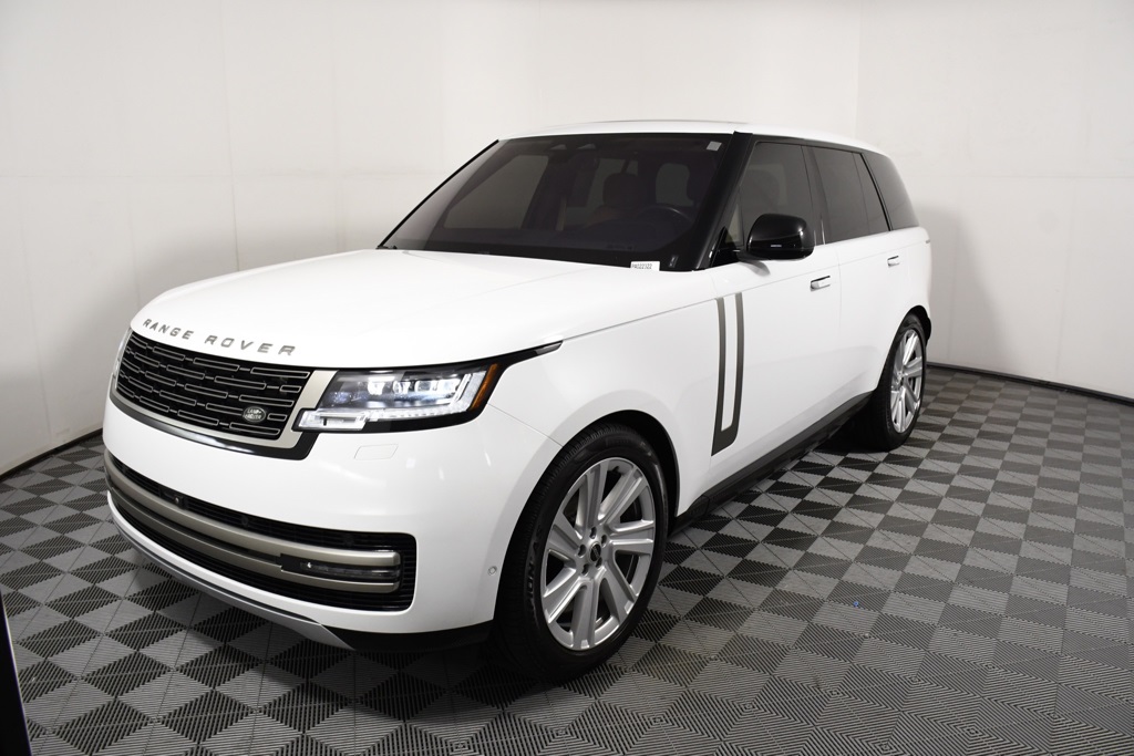 2023 Land Rover Range Rover SE's photo