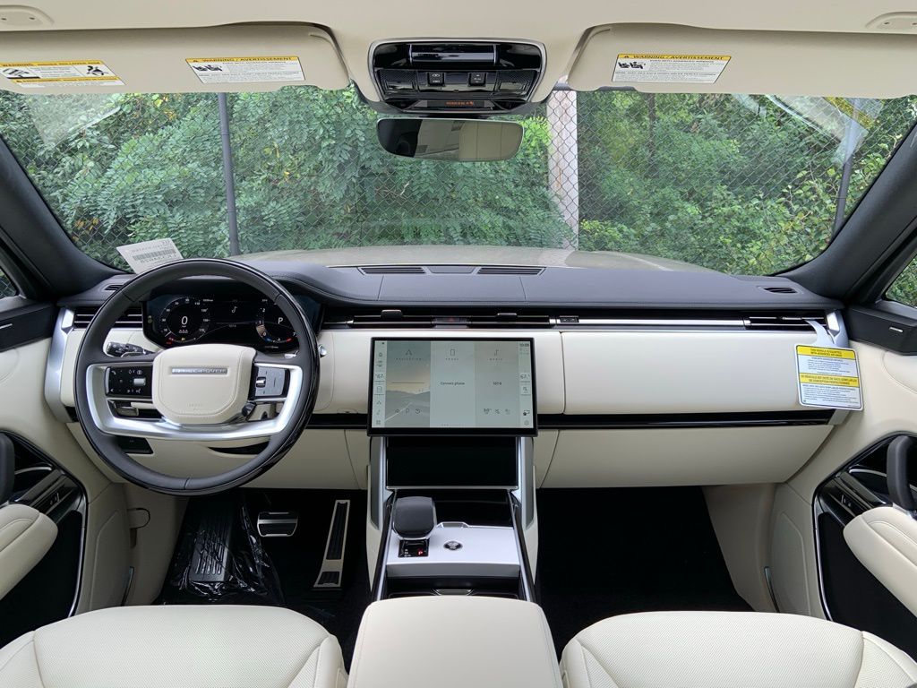 2025 Land Rover Range Rover SE photo 18