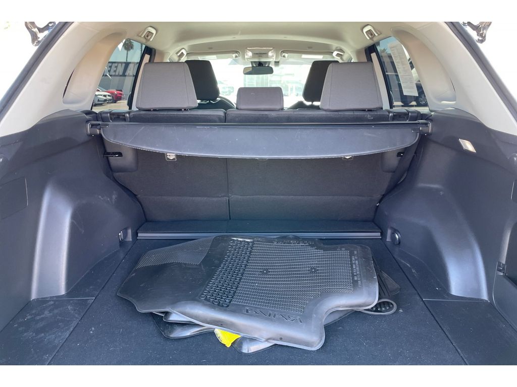 2023 Toyota RAV4 XLE photo 16