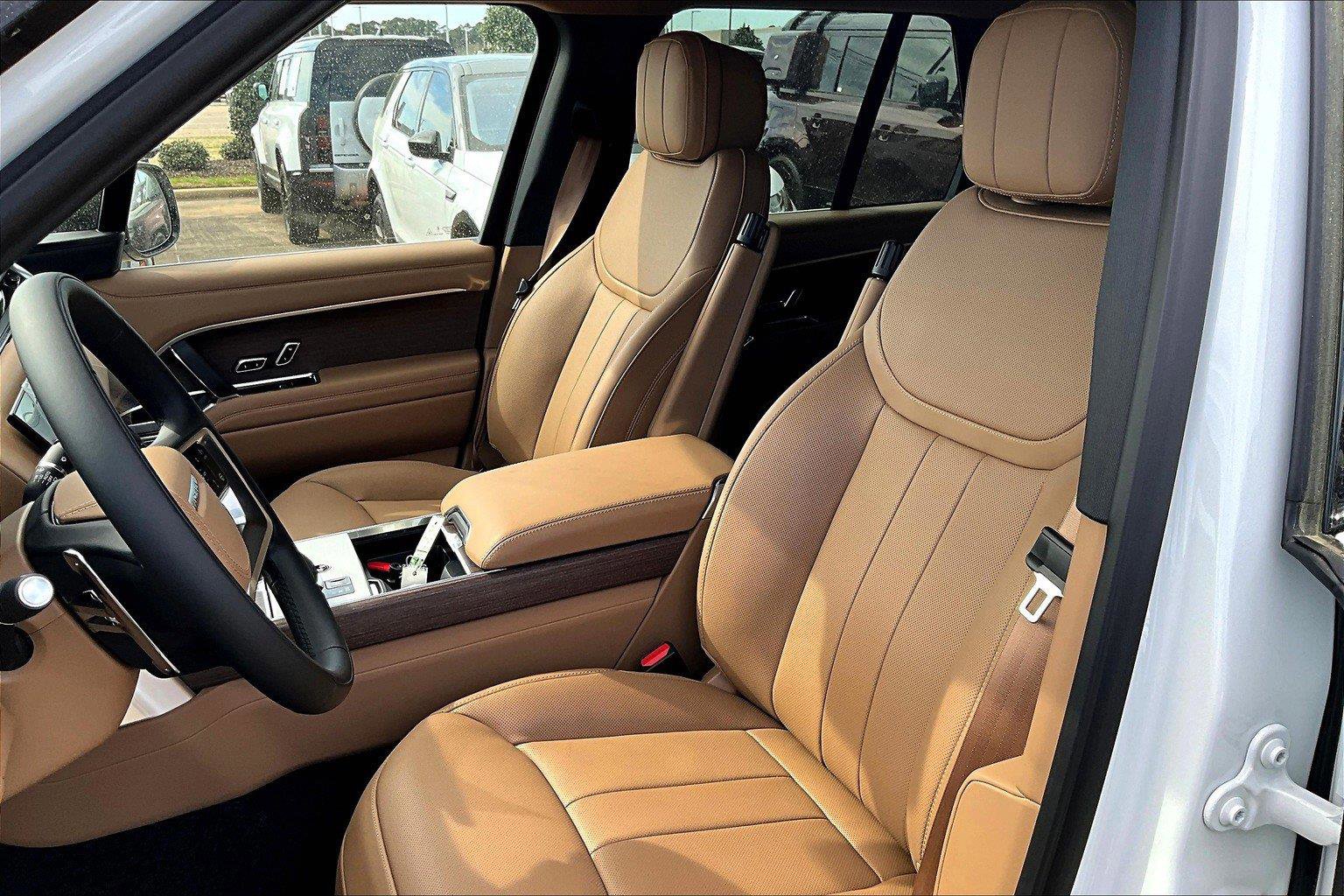 2025 Land Rover Range Rover SE photo 4