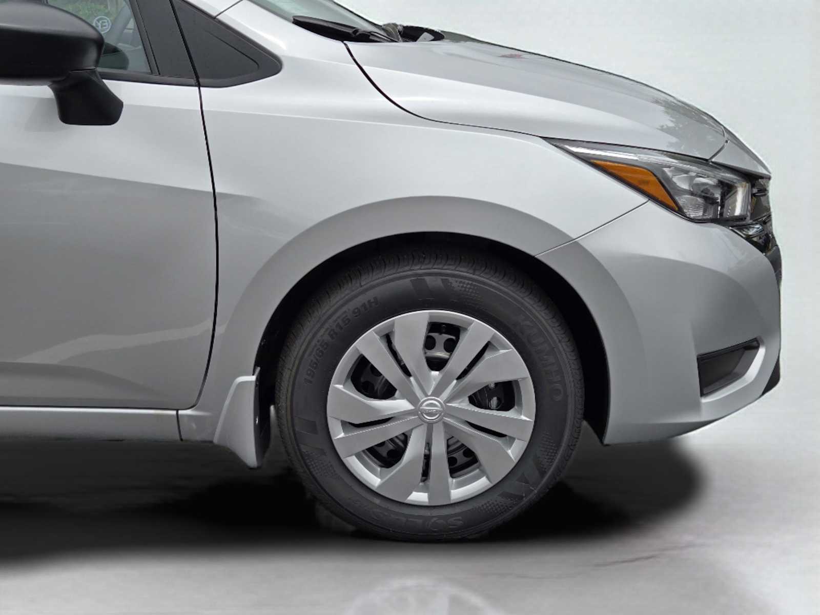 2025 Nissan Versa S photo 11
