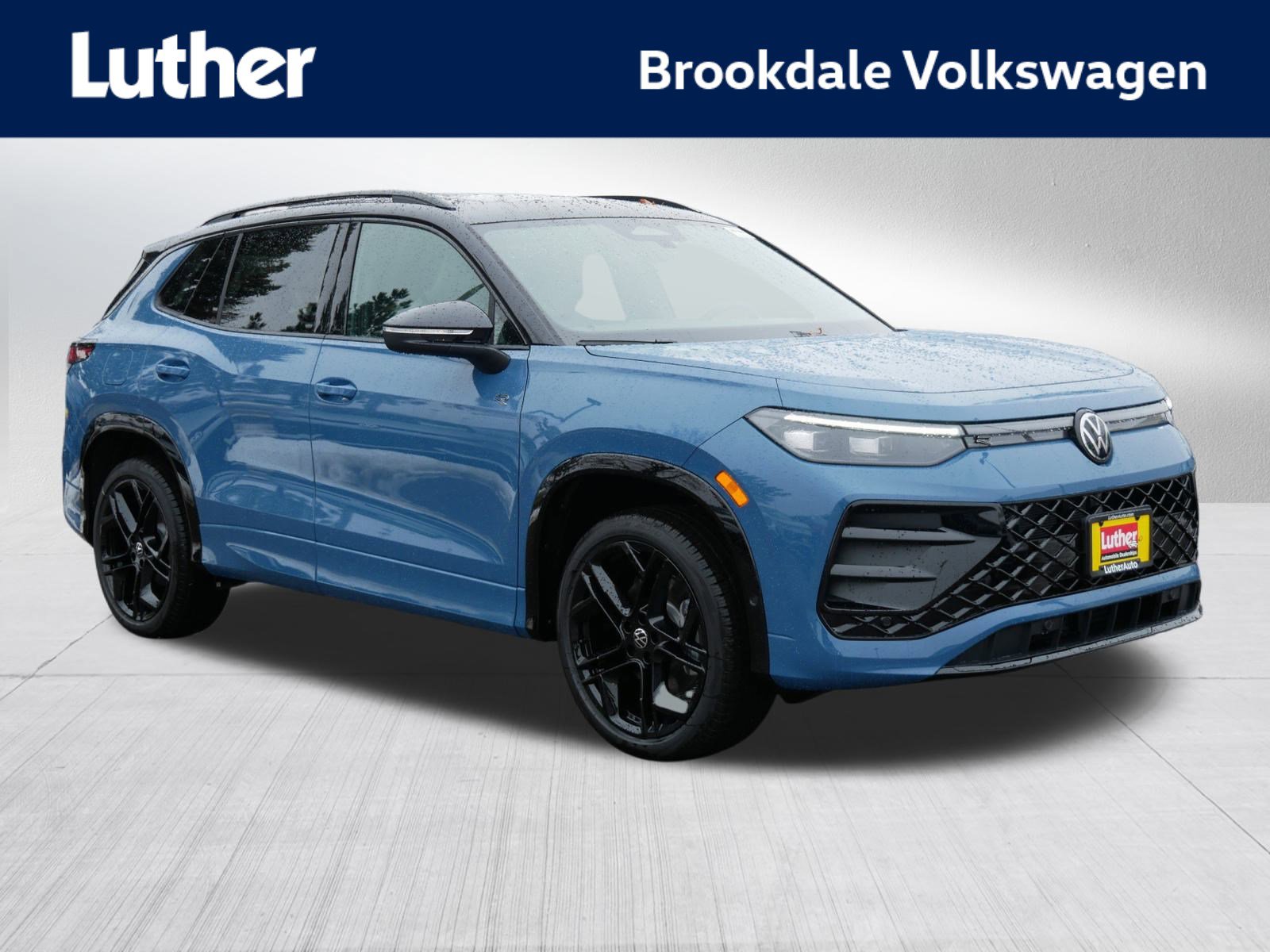 2026 Volkswagen Tiguan SE R-LINE BLACK's photo