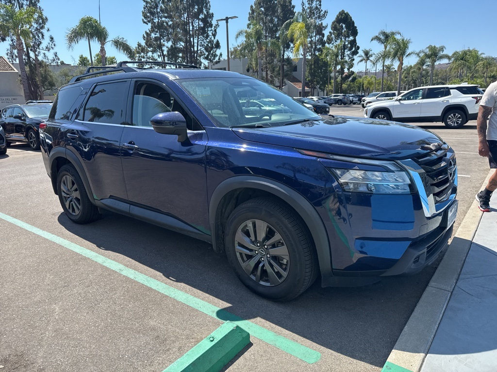 2022 Nissan Pathfinder SV photo 3