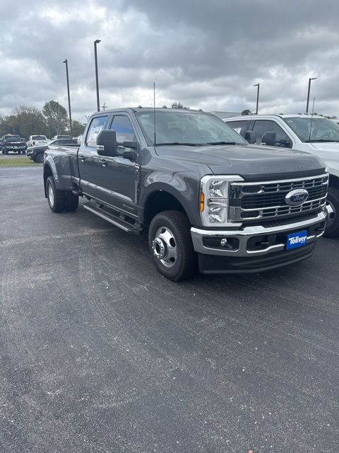 2026 Ford F-350 XLT photo 3