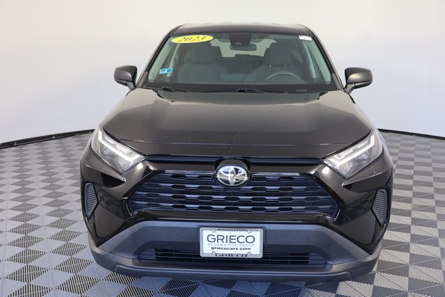 2023 Toyota RAV4 LE photo 3