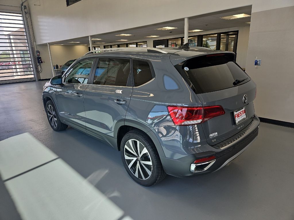2022 Volkswagen Taos SE photo 6