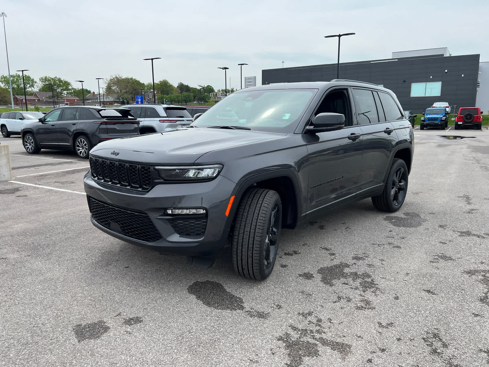 2025 Jeep Grand Cherokee Limited photo 4