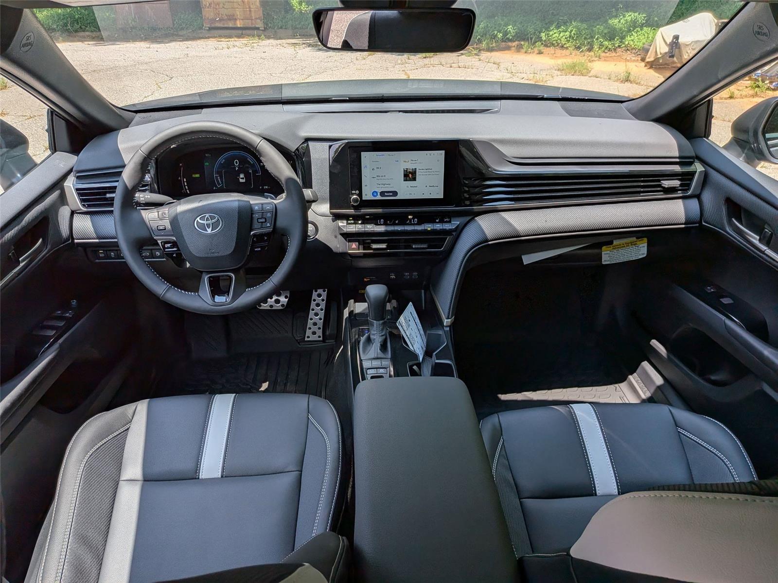 2025 Toyota Camry SE photo 28
