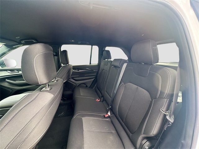 2025 Jeep Grand Cherokee Laredo photo 19