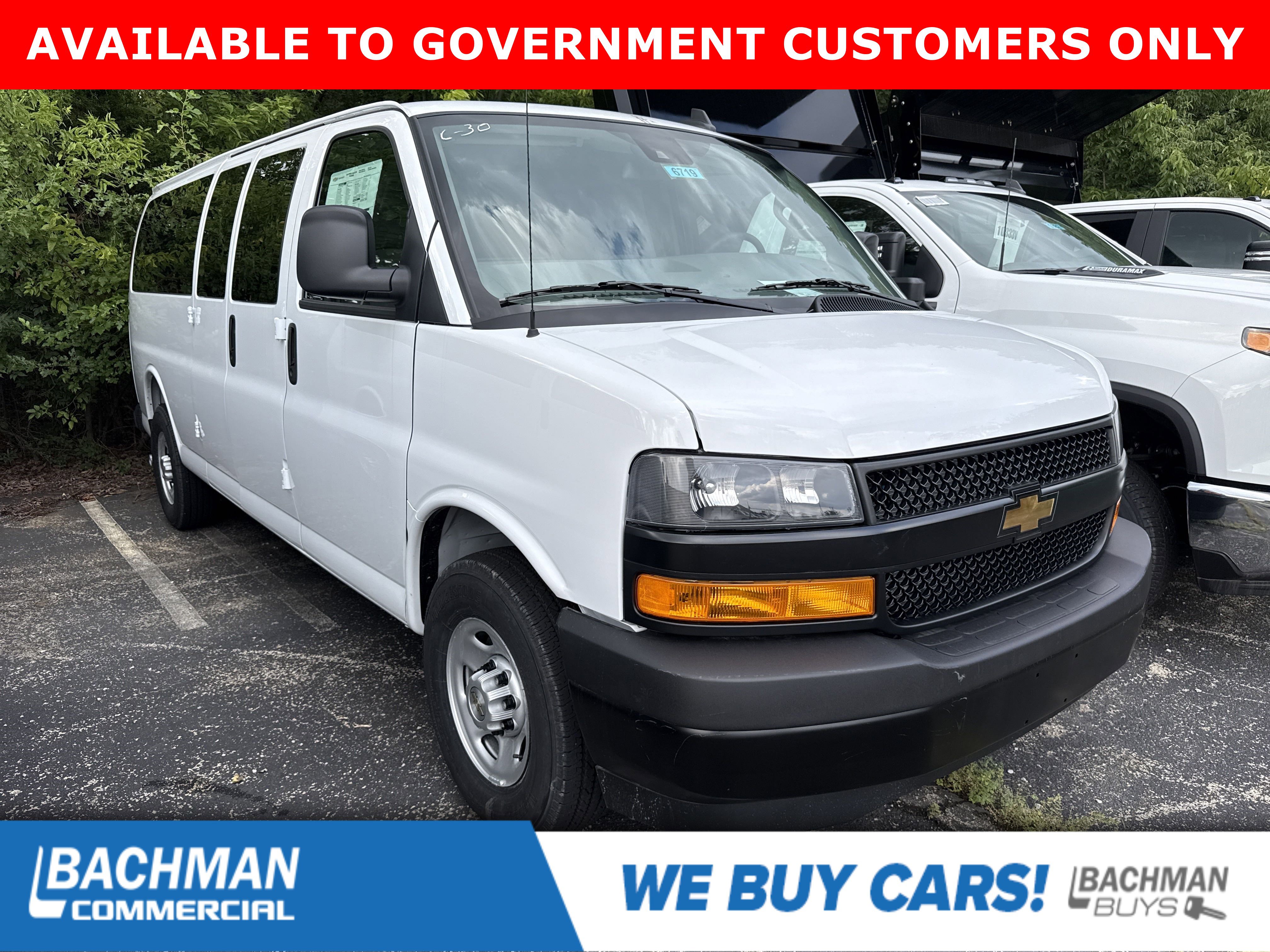 2025 Chevrolet Express Passenger LS's photo
