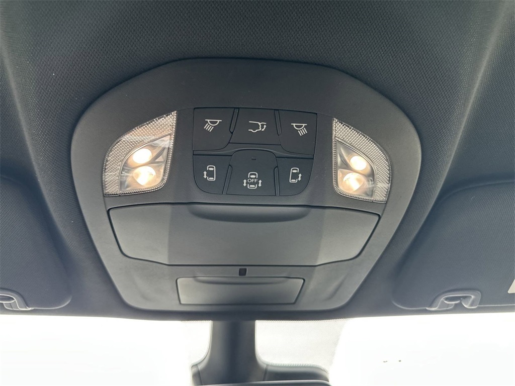 2025 Chrysler Voyager LX photo 28