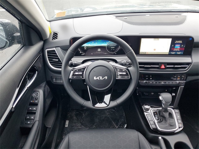 2025 Kia Seltos EX photo 22