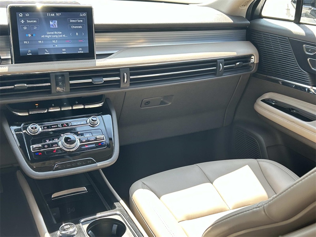 2022 Lincoln Corsair Standard photo 24
