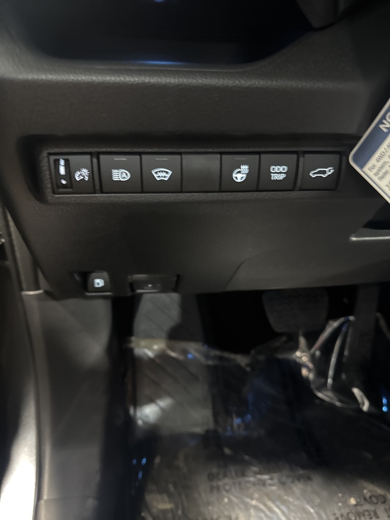 2025 Toyota RAV4 Hybrid XSE photo 30