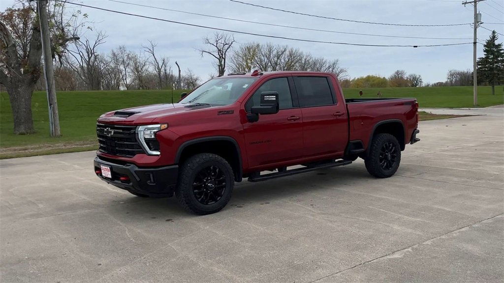 2025 Chevrolet Silverado 3500HD LT photo 4