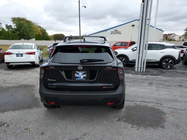 2026 Nissan Kicks SR photo 2