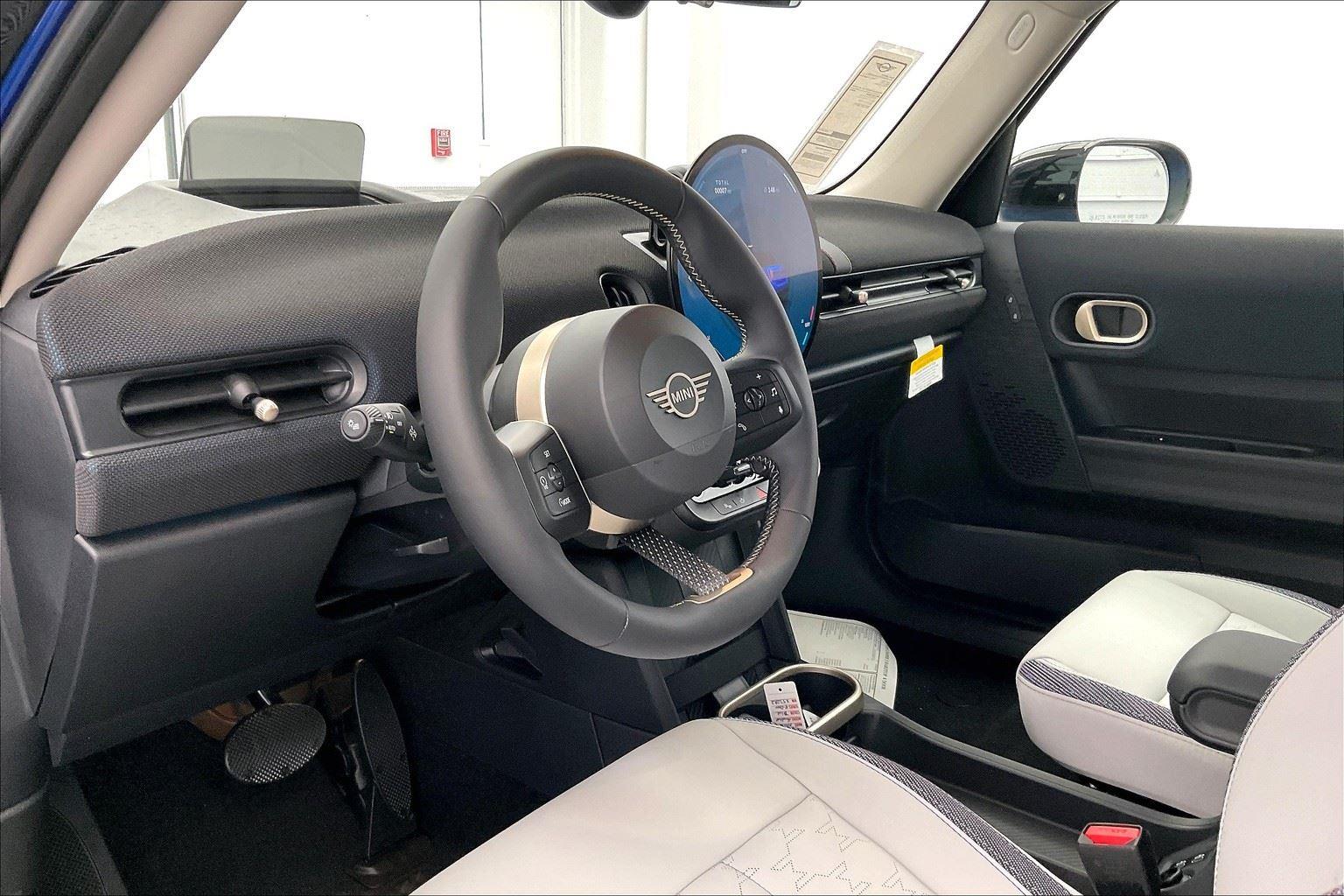 2025 Mini Cooper 4 Door Hardtop Signature photo 3