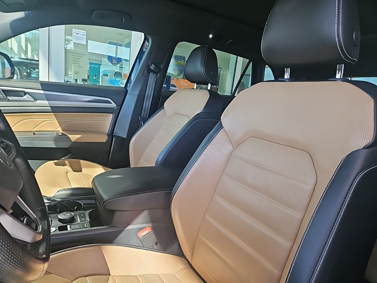2022 Volkswagen Atlas Cross Sport V6 SEL Premium R-Line photo 5