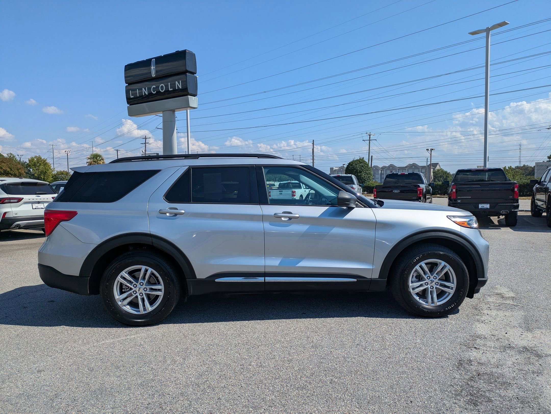 2022 Ford Explorer XLT photo 3