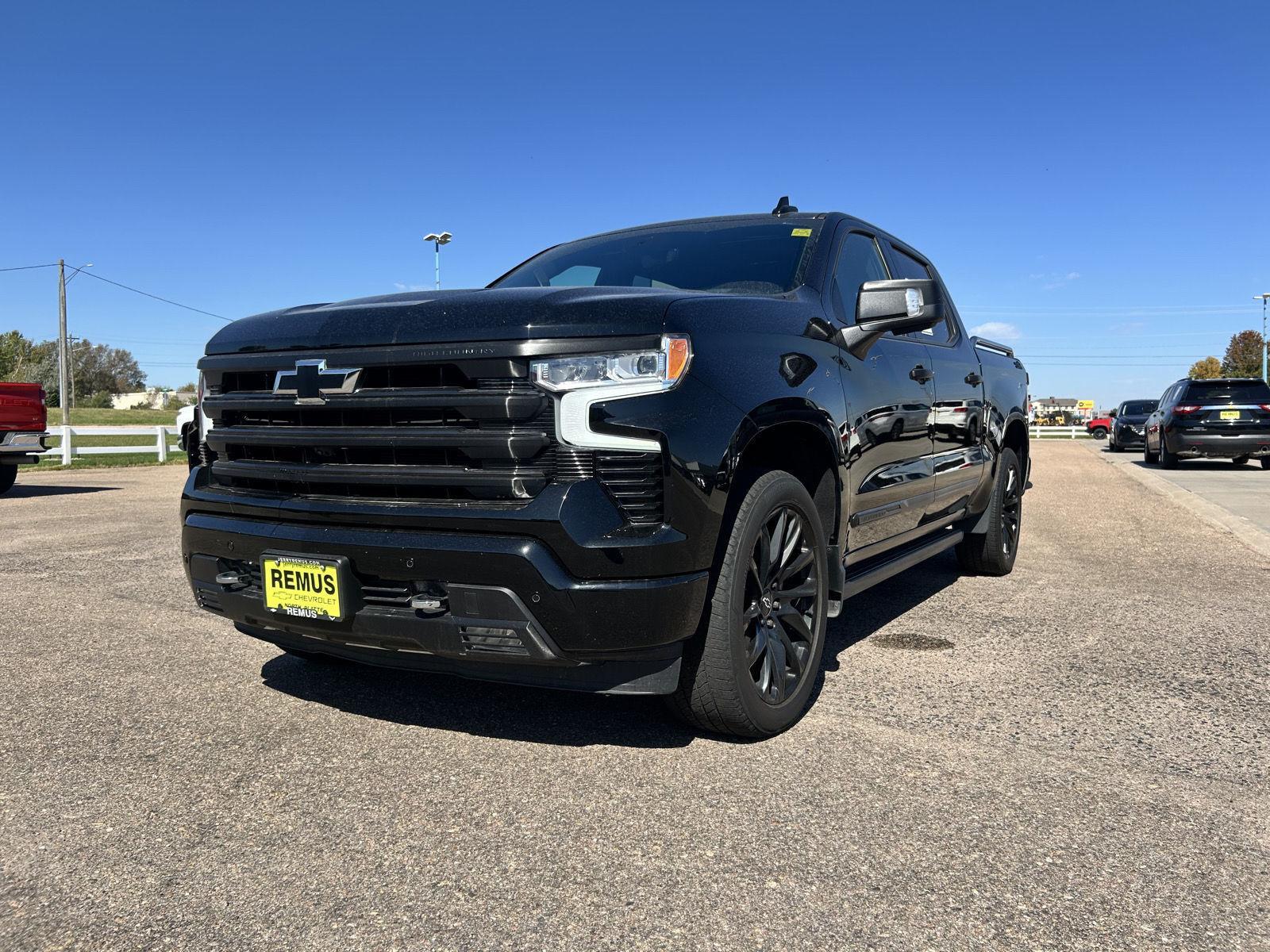 2023 Chevrolet Silverado 1500 High Country photo 3
