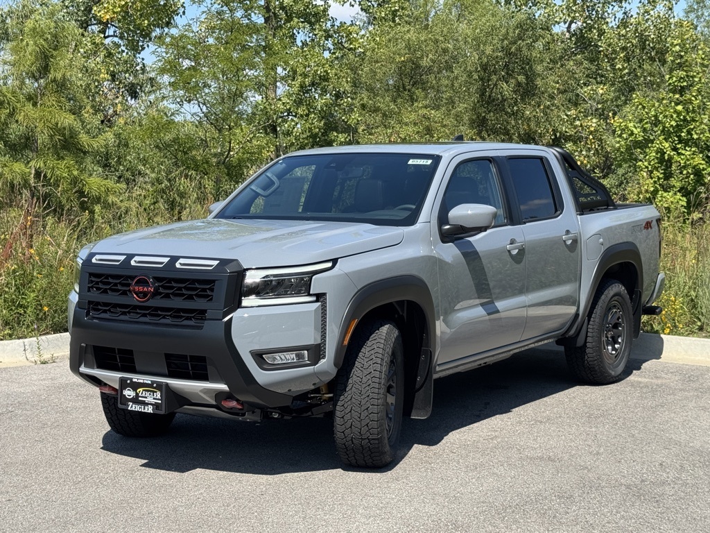 2025 Nissan Frontier PRO-4X photo 3