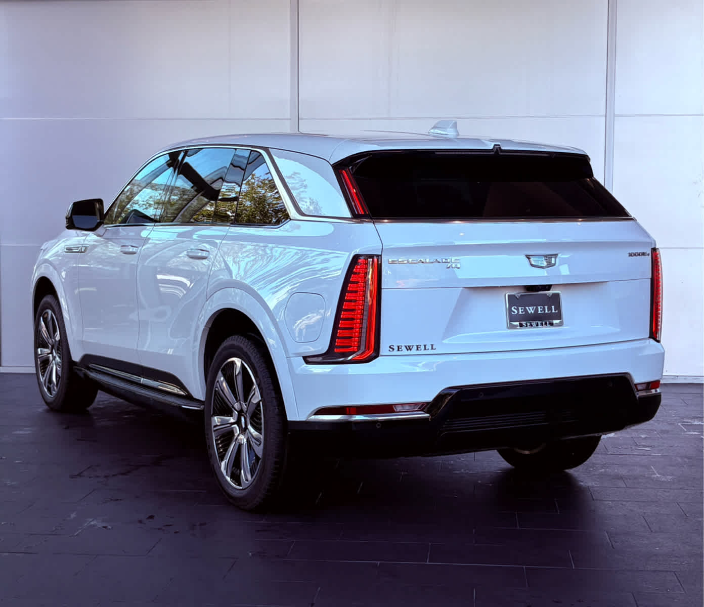 2025 Cadillac Escalade IQ Luxury photo 4